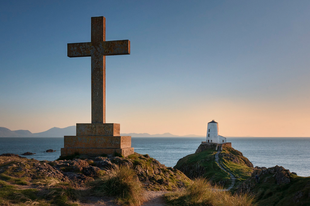 Ynys-Llanddwyn-Cross