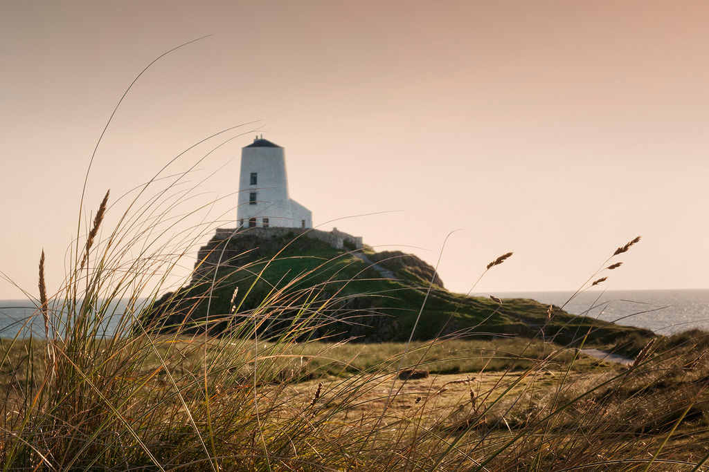Ynys-Llanddwyn-Lighthouse